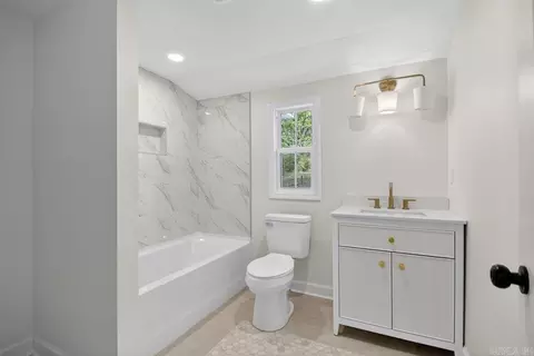 Bath - 3106 Edison Ave, Benton, AR 72015 photo 1 of 4