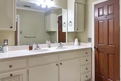 Bath - 1741 Caddo Cir, Ashdown, AR 71822 photo 1 of 4