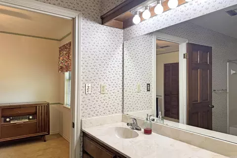 Bath - 1741 Caddo Cir, Ashdown, AR 71822 photo 4 of 4