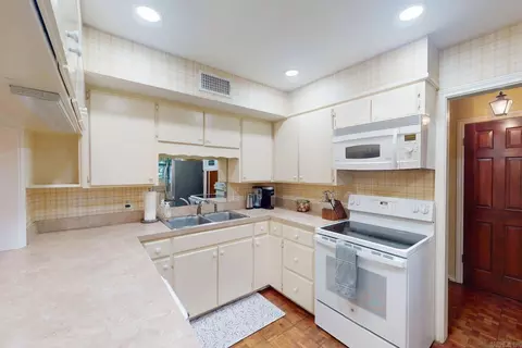 Kitchen - 1741 Caddo Cir, Ashdown, AR 71822 photo 3 of 4