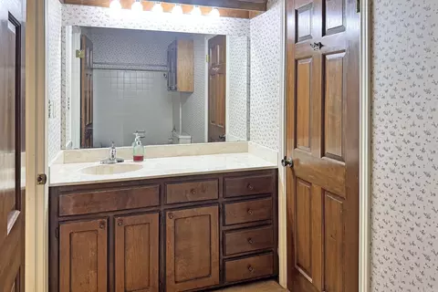 Bath - 1741 Caddo Cir, Ashdown, AR 71822 photo 3 of 4