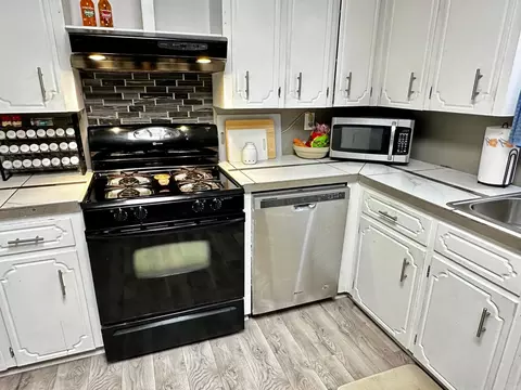 Kitchen - 3665 S Hwy 267, Beebe, AR 72012 photo 4 of 4