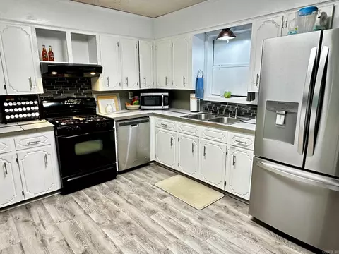 Kitchen - 3665 S Hwy 267, Beebe, AR 72012 photo 3 of 4