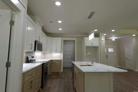 Kitchen - 228 Michelle Dr, Beebe, AR 72012 photo 2 of 5