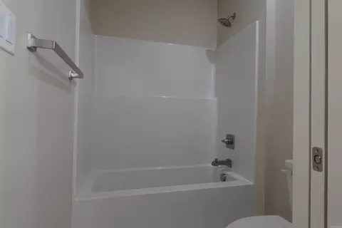 Bath - 228 Michelle Dr, Beebe, AR 72012 photo 5 of 5