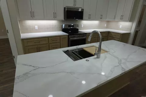 Kitchen - 228 Michelle Dr, Beebe, AR 72012 photo 3 of 5