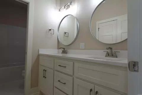 Bath - 228 Michelle Dr, Beebe, AR 72012 photo 4 of 5