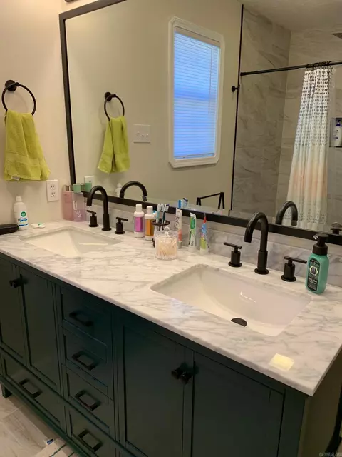 Bath - 420 Cheyenne St, Conway, AR 72032 photo 2 of 3