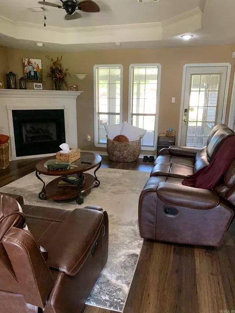 Living - 420 Cheyenne St, Conway, AR 72032 photo 1 of 1