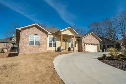 404 Peninsula Dr, Hot Springs, AR 71901