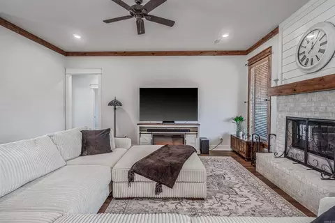 Living - 10600 Gunter Loop, Benton, AR 72019 photo 2 of 5
