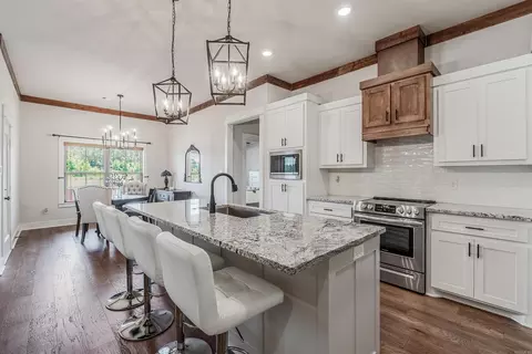 Kitchen - 10600 Gunter Loop, Benton, AR 72019 photo 1 of 3
