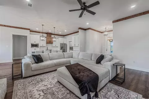 Living - 10600 Gunter Loop, Benton, AR 72019 photo 4 of 5