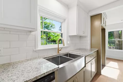 Kitchen - 234 Conway Blvd, Conway, AR 72034 photo 4 of 4