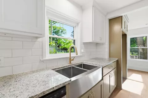 Kitchen - 234 Conway Blvd, Conway, AR 72034 photo 3 of 3
