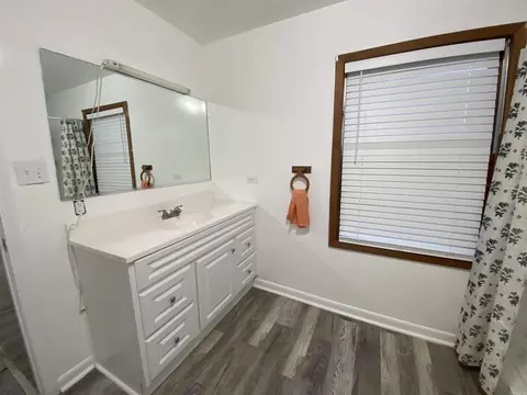 Bath - 534 Ellis, Trumann, AR 72472 photo 5 of 5
