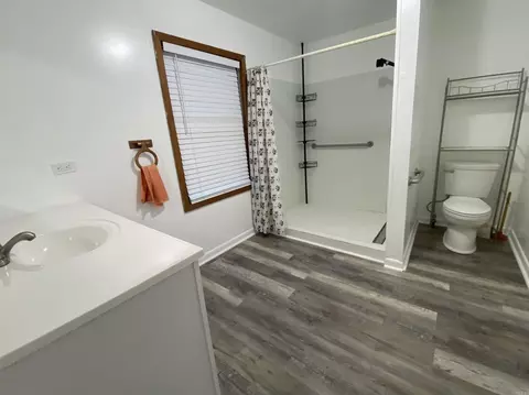 Bath - 534 Ellis, Trumann, AR 72472 photo 3 of 5