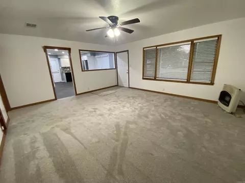 Living - 534 Ellis, Trumann, AR 72472 photo 2 of 3