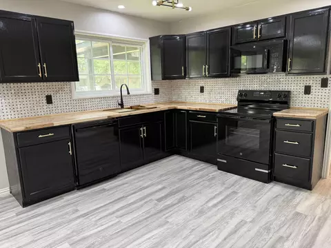 Kitchen - 1603 Belmoor, Pine Bluff, AR 71601 photo 3 of 4
