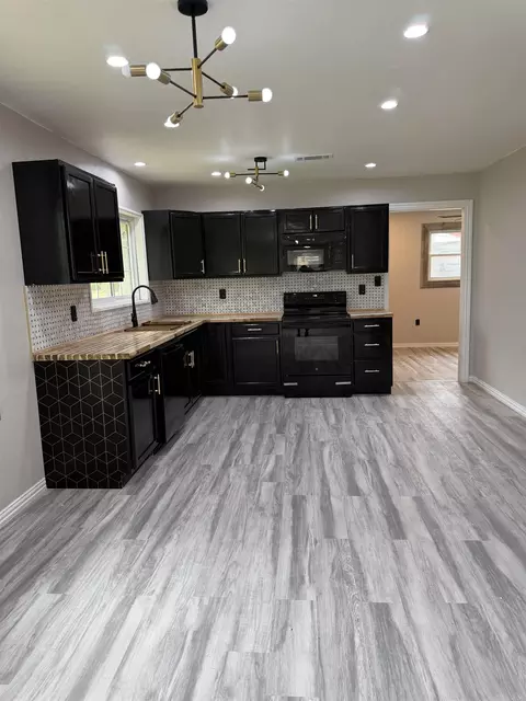Kitchen - 1603 Belmoor, Pine Bluff, AR 71601 photo 1 of 4