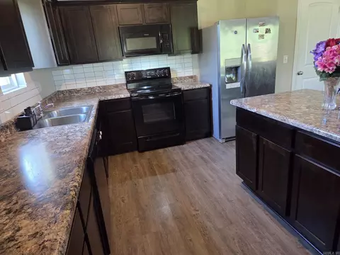 Kitchen - 108 James Dr, Beebe, AR 72012 photo 4 of 6