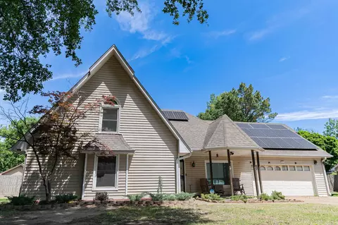 812 Putting Green Dr, Blytheville, AR 72315