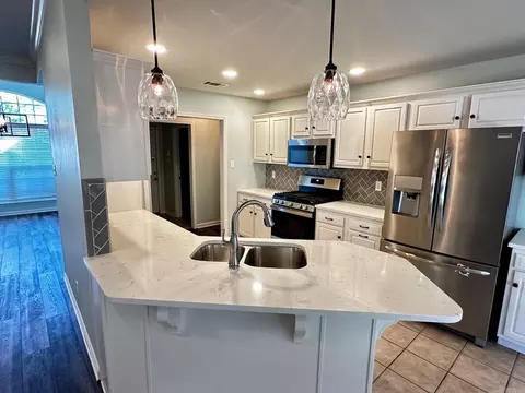 Kitchen - 4013 Evergreen Dr, Benton, AR 72015 photo 1 of 5