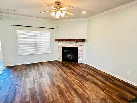 Living - 4013 Evergreen Dr, Benton, AR 72015 photo 1 of 1