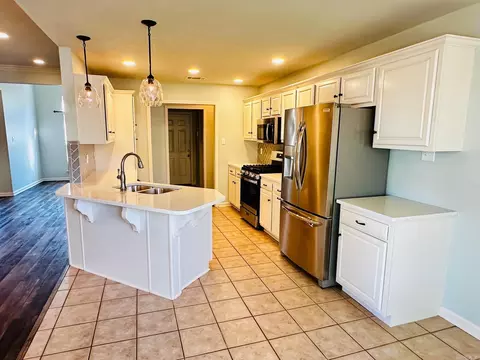 Kitchen - 4013 Evergreen Dr, Benton, AR 72015 photo 3 of 5