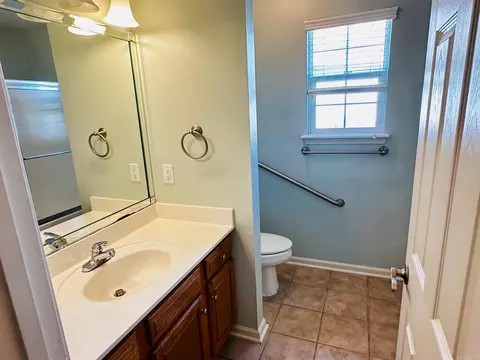 Bath - 4013 Evergreen Dr, Benton, AR 72015 photo 3 of 3