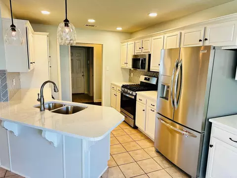 Kitchen - 4013 Evergreen Dr, Benton, AR 72015 photo 2 of 5