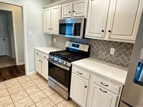 Kitchen - 4013 Evergreen Dr, Benton, AR 72015 photo 4 of 5