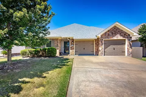 1335 Bobali Gdns, Conway, AR 72034