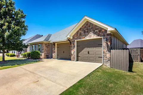 Exterior - 1335 Bobali Gdns, Conway, AR 72034 photo 3 of 7