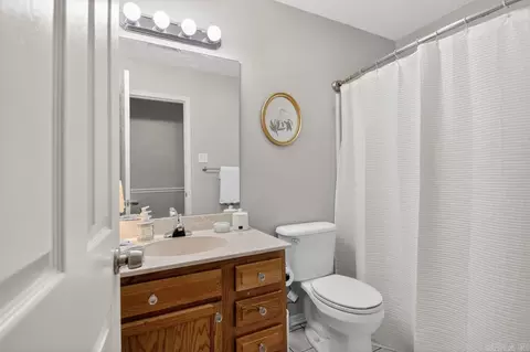 Bath - 1712 Eagle Point Way, Benton, AR 72015 photo 3 of 3