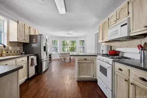 Kitchen - 1712 Eagle Point Way, Benton, AR 72015 photo 1 of 5