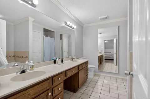Bath - 1712 Eagle Point Way, Benton, AR 72015 photo 1 of 3