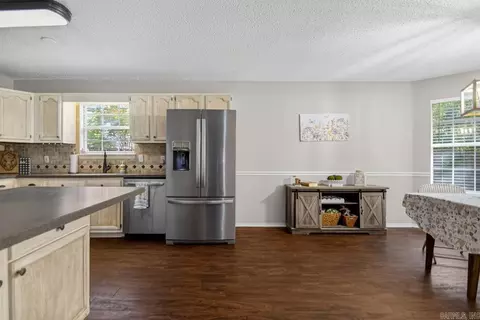 Kitchen - 1712 Eagle Point Way, Benton, AR 72015 photo 5 of 5