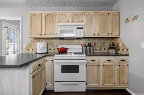 Kitchen - 1712 Eagle Point Way, Benton, AR 72015 photo 2 of 5