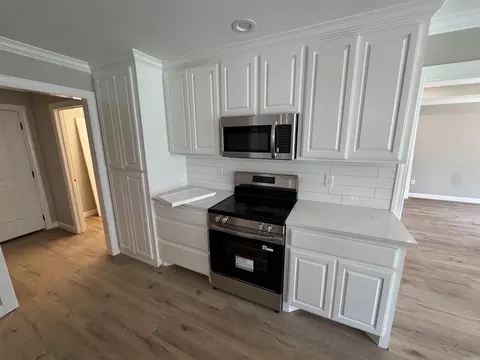 Kitchen - 20 Ledrick Cir, Mayflower, AR 72106 photo 2 of 3