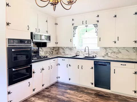 Kitchen - 1504 Texas St, Malvern, AR 72104 photo 1 of 5