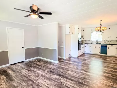 Living - 1504 Texas St, Malvern, AR 72104 photo 1 of 2