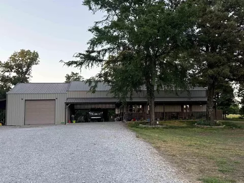 105 Old River Rd, Newark, AR 72562
