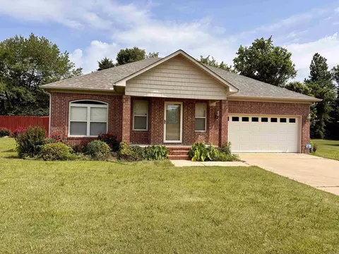 600 Meadow Lynn Dr, Morrilton, AR 72110