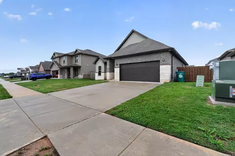 2100 Periwinkle Pl, Centerton, AR 72719