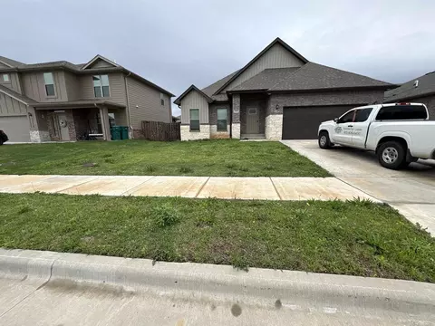 2100 Periwinkle Pl, Centerton, AR 72719