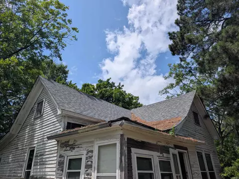 Exterior - 1500 W 17th Ave, Pine Bluff, AR 71603 photo 2 of 4