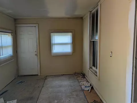 Entry Way - 1500 W 17th Ave, Pine Bluff, AR 71603 photo 2 of 6