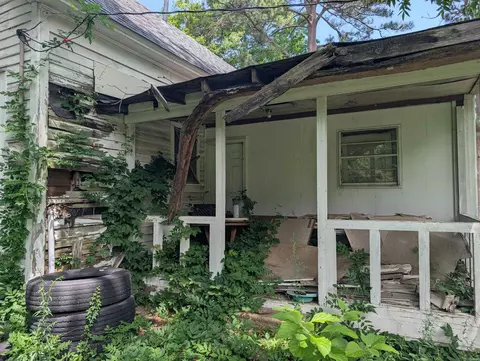 Exterior - 1500 W 17th Ave, Pine Bluff, AR 71603 photo 3 of 4