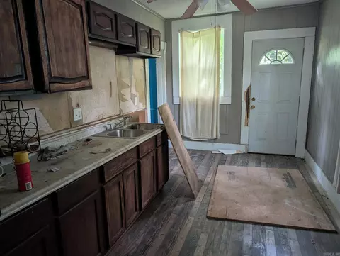 Entry Way - 1500 W 17th Ave, Pine Bluff, AR 71603 photo 4 of 6